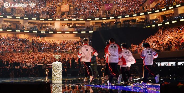 成都AG超玩会4-1击败北京WB夺得KPL夏季赛冠军，完