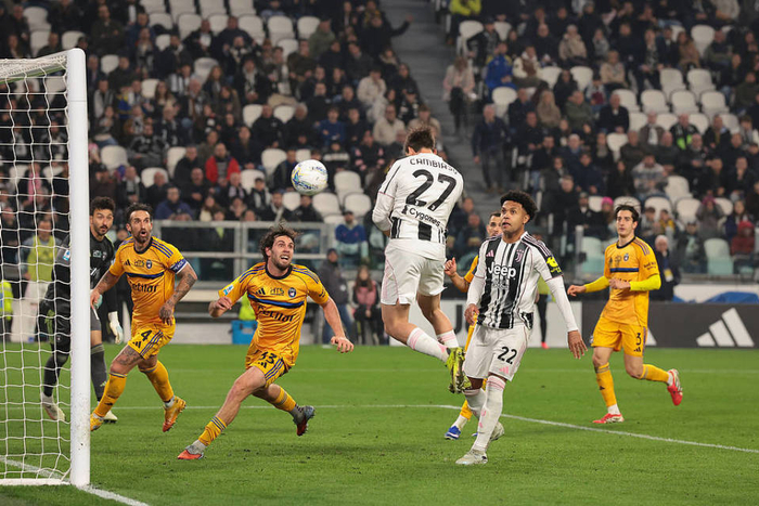 巴萨欲5000万欧元购尤文边卫坎比亚索引争议