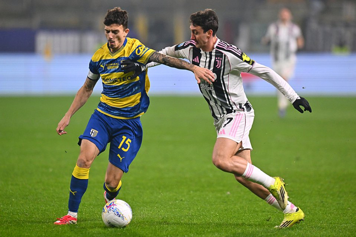 巴萨欲5000万欧元购尤文边卫坎比亚索引争议