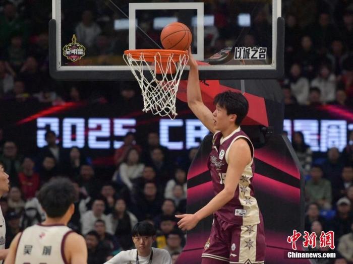 杨瀚森20岁生日当天被开拓者16顺位选中