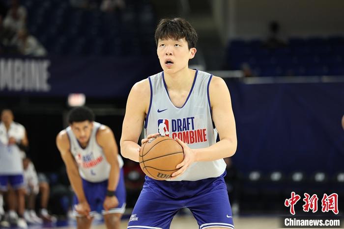 杨瀚森20岁生日当天被开拓者16顺位选中