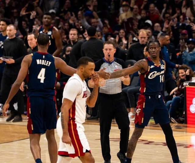 斯特鲁斯复出爆发砍29分 骑士大胜热火锁定东部