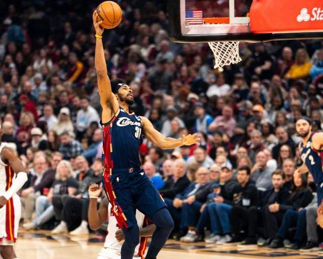 斯特鲁斯复出爆发砍29分 骑士大胜热火锁定东部