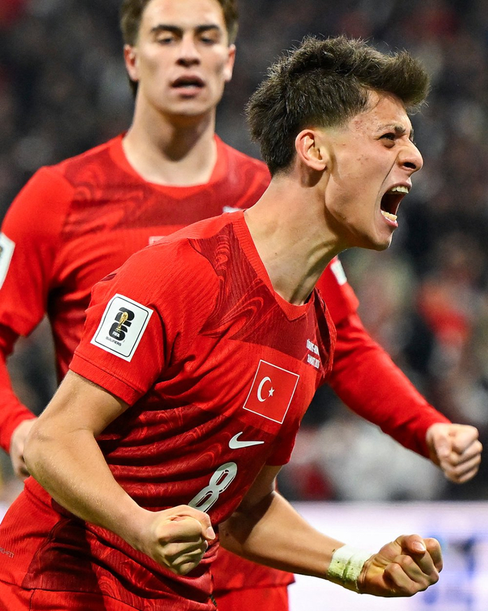 居莱尔神助攻助土耳其逼近世界杯，21岁新星扛起