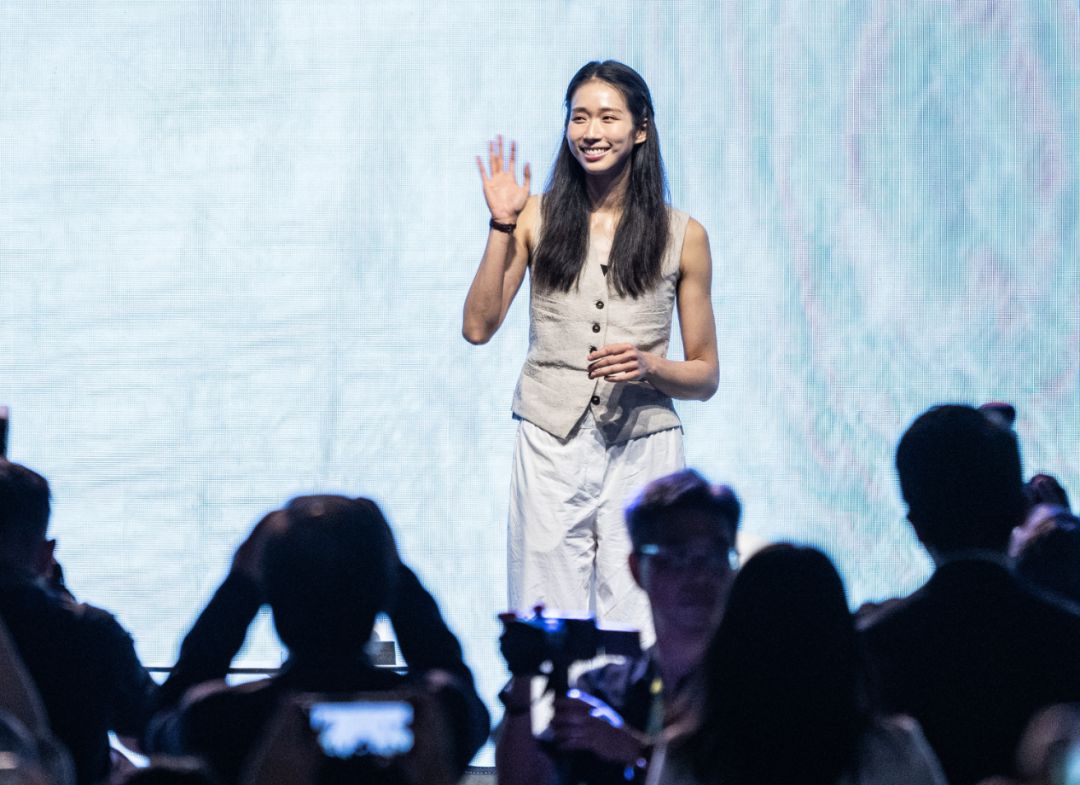 退役后首次现身：江旻憓以跨界履新投身香港赛