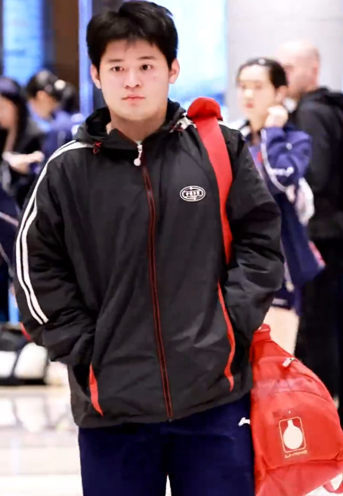 林诗栋伤退后现身太原挑战赛 体重增加引担忧