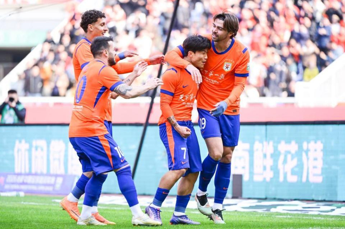 克雷桑任意球破门终结四载海港魔咒，追平队史