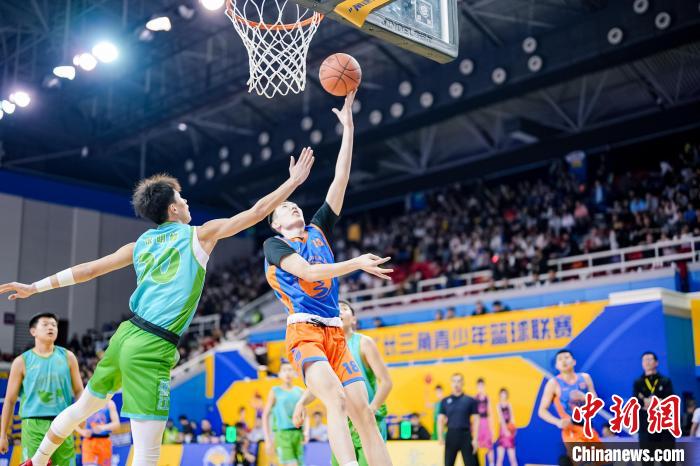 长三角青少年篮球联赛首站开幕 青少年运动员齐